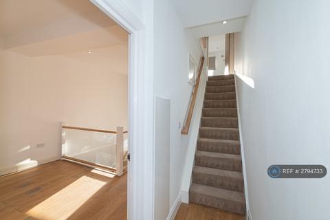 4 bedroom detached house to rent, Marcus Terrace, London, SW18