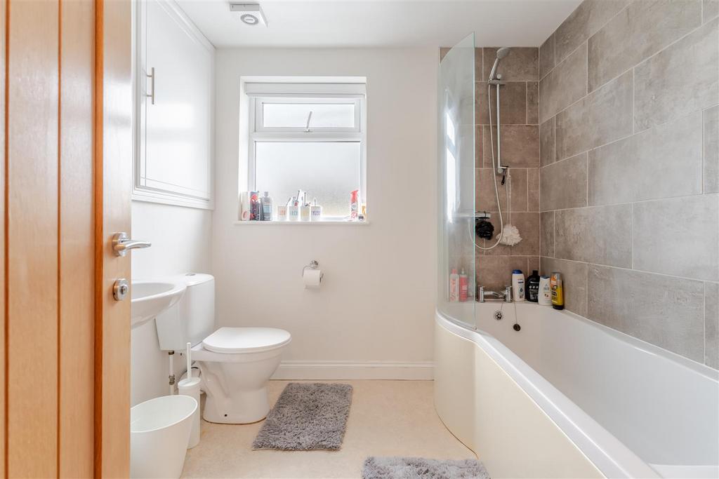 107 Mendip Road Yatton BS49 4 HN 1.jpg