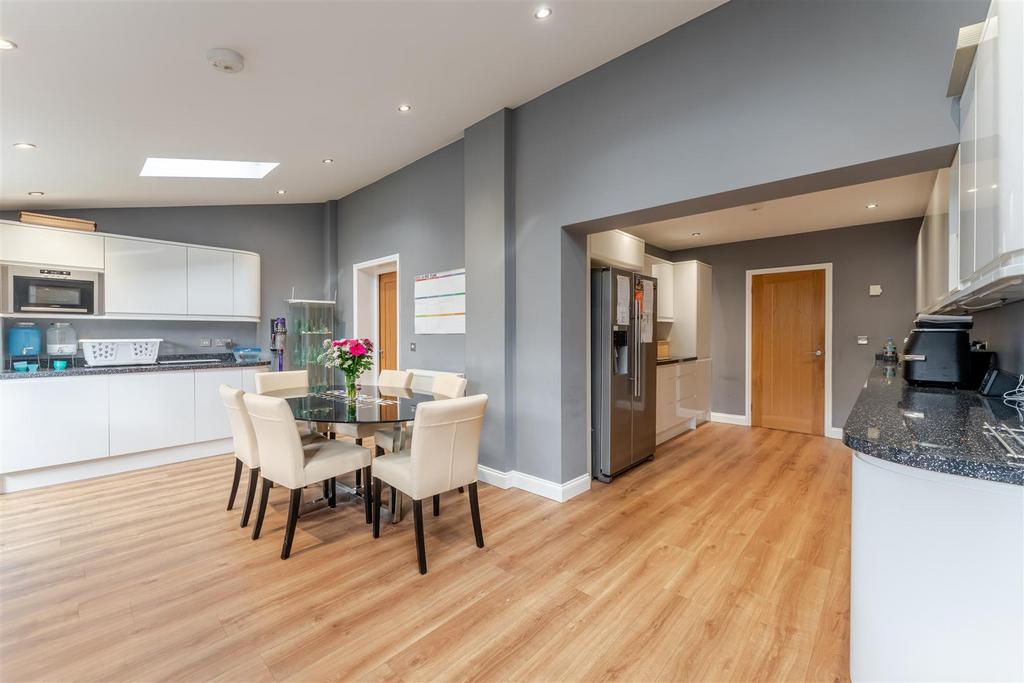 107 Mendip Road Yatton BS49 4 HN 64.jpg