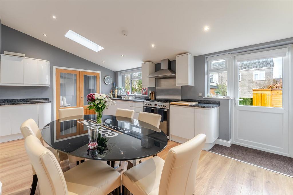 107 Mendip Road Yatton BS49 4 HN 68.jpg