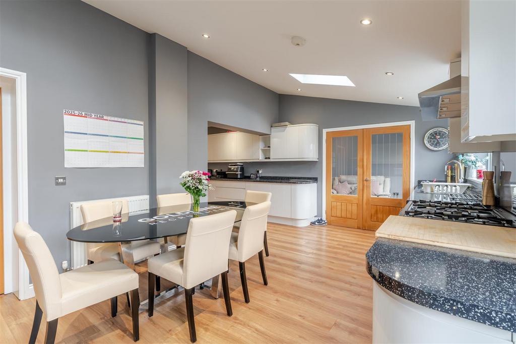 107 Mendip Road Yatton BS49 4 HN 69.jpg