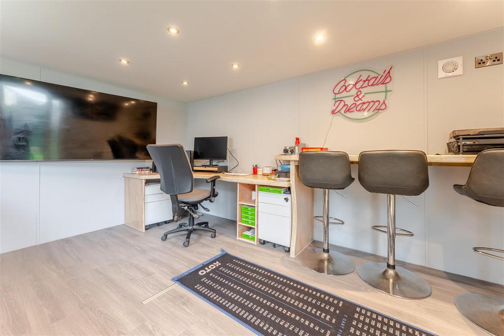 107 Mendip Road Yatton BS49 4 HN 48.jpg
