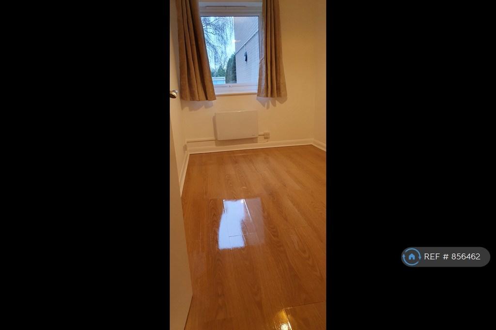 Smaller Bedroom With Built In Wardrobe