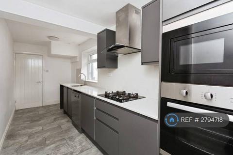 3 bedroom semi-detached house to rent, King John Road, Newbury, RG20