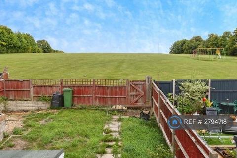 3 bedroom semi-detached house to rent, King John Road, Newbury, RG20
