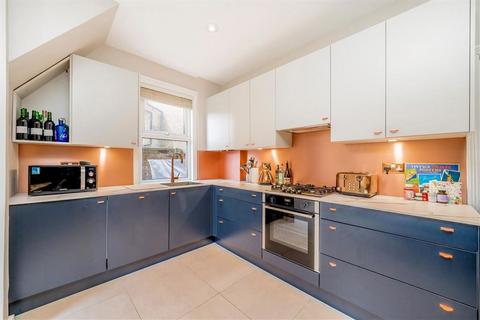 2 bedroom flat for sale, Larden Road, London W3