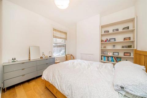 2 bedroom flat for sale, Larden Road, London W3