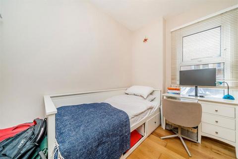 2 bedroom flat for sale, Larden Road, London W3