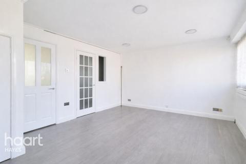 2 bedroom flat for sale, Perth Avenue, Hayes
