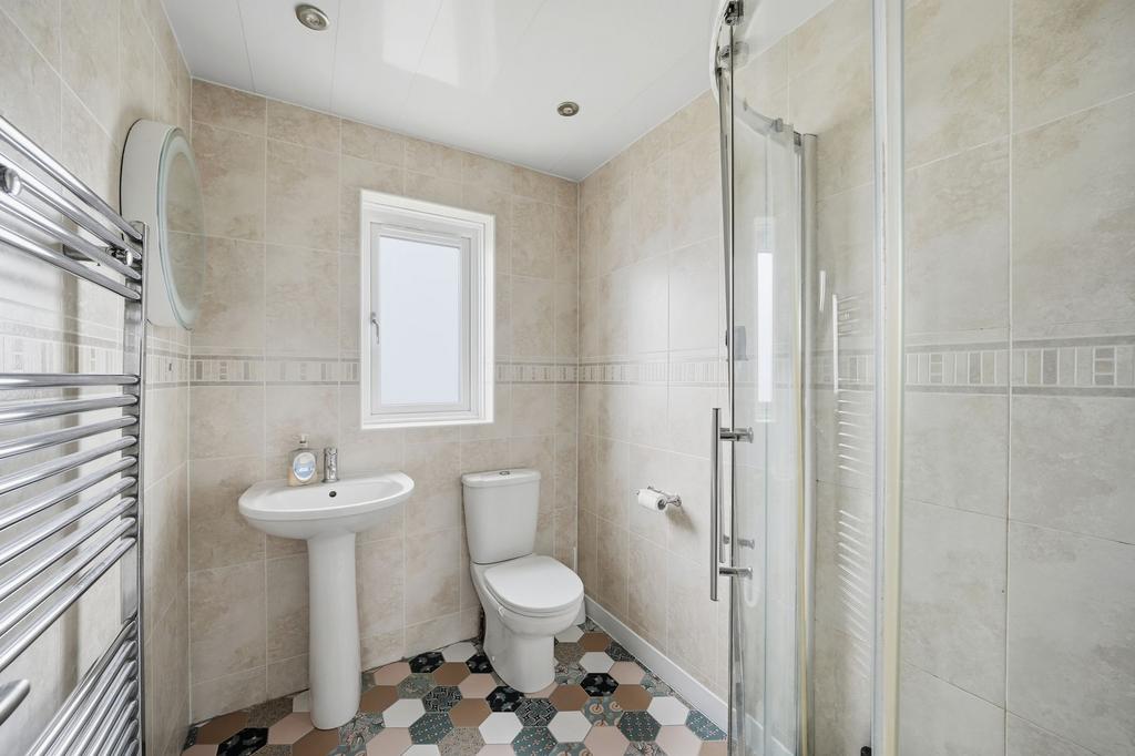 Bedroom 1 ensuite