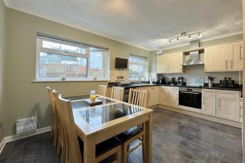 4 bedroom terraced house for sale, Forest Close, Newport, NP19