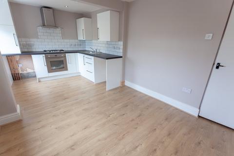 2 bedroom flat to rent, Castleford Street, L15 8JP,