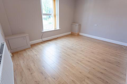 2 bedroom flat to rent, Castleford Street, L15 8JP,