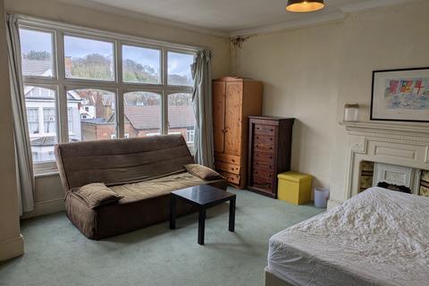 1 bedroom in a house share to rent, A, Woodland Rise, Muswell Hill, N10