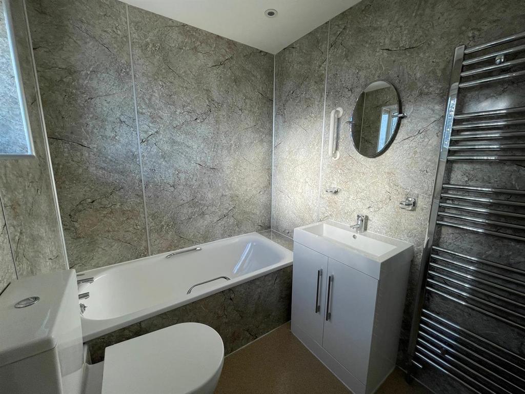 Bathroom 1.jpeg