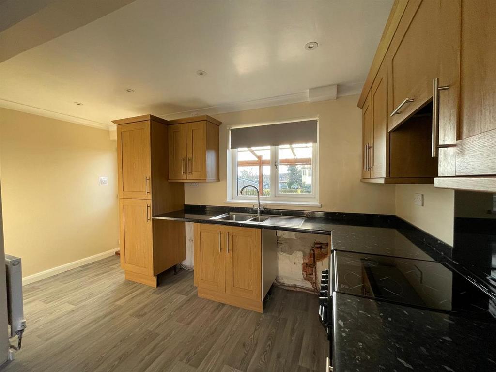 Kitchen 1.jpeg