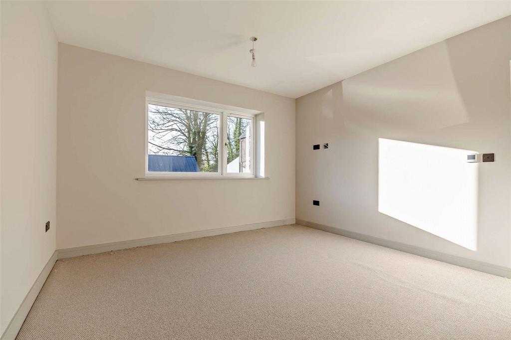2 - 3 Bedrooms
