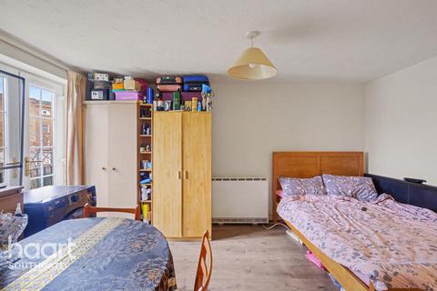 1 bedroom apartment for sale, Leigh Hunt Drive, London