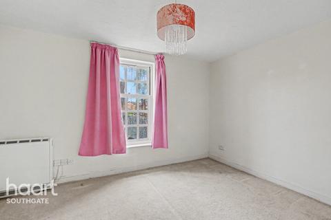 undefined, Leigh Hunt Drive, London