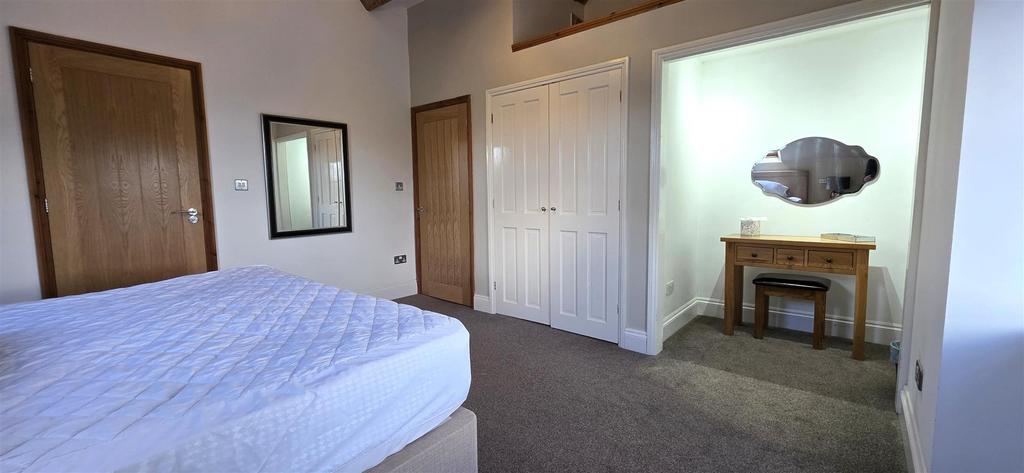 King Size Bedroom 2.jpg