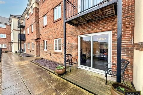 2 bedroom apartment for sale, Lower Southend Road, Wickford