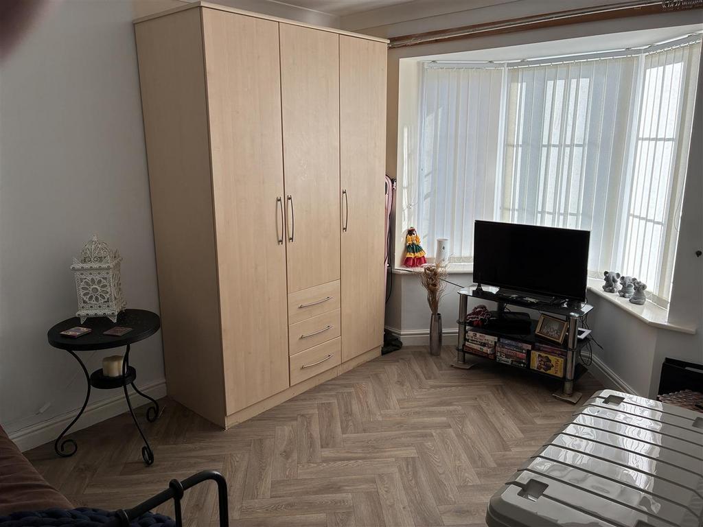 Bedroom/dining room