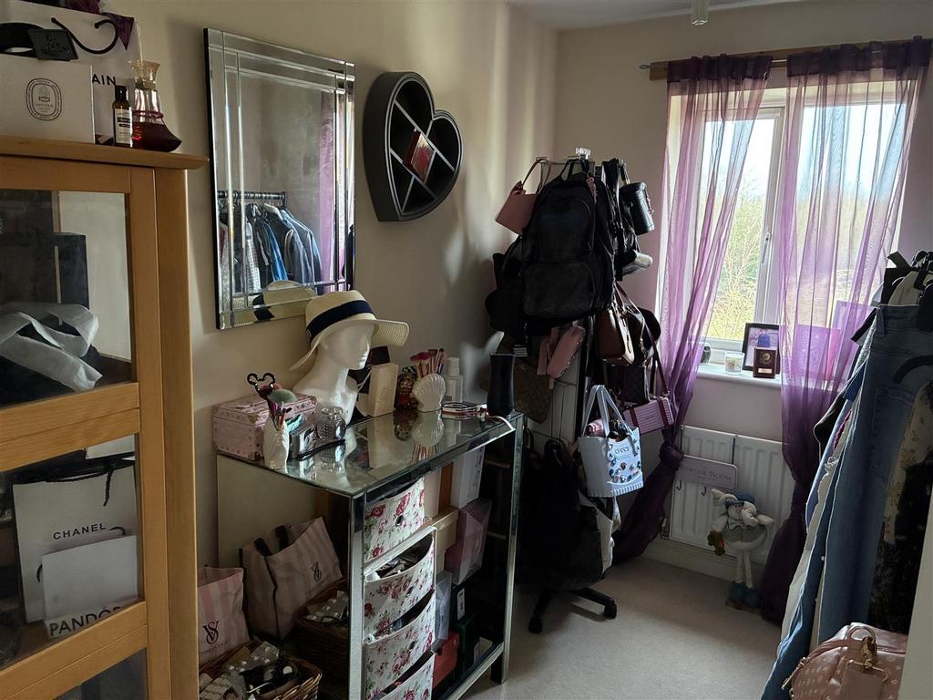Bedroom/dressing room