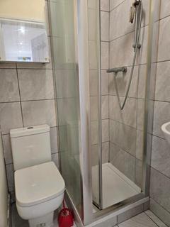 Studio to rent, Elmwood Avenue, Harrow