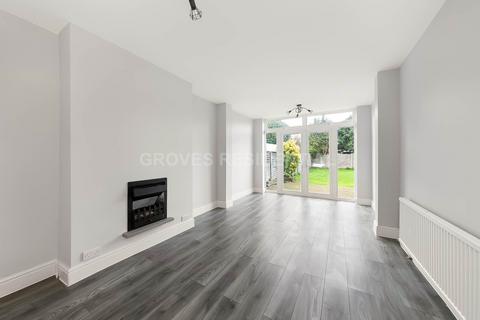 3 bedroom detached house for sale, Van Dyck Avenue, New Malden