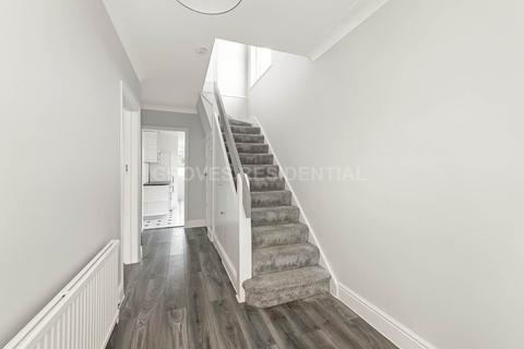 3 bedroom detached house for sale, Van Dyck Avenue, New Malden