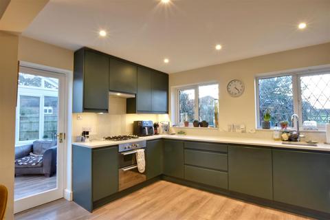 4 bedroom detached house for sale, Oast House Drive, Rye