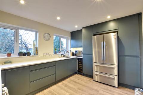 4 bedroom detached house for sale, Oast House Drive, Rye