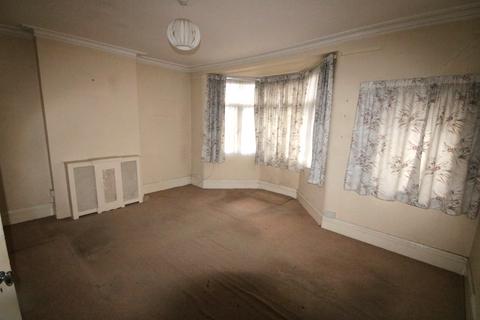 2 bedroom flat for sale, Chingford E4