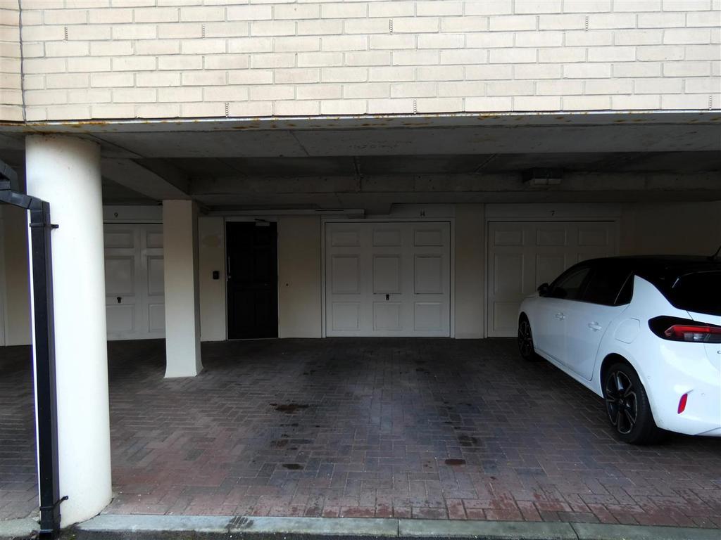 Garage & parking.JPG