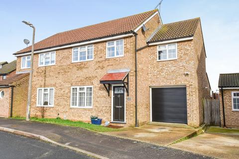 4 bedroom semi-detached house for sale, Wagtail Drive, Heybridge