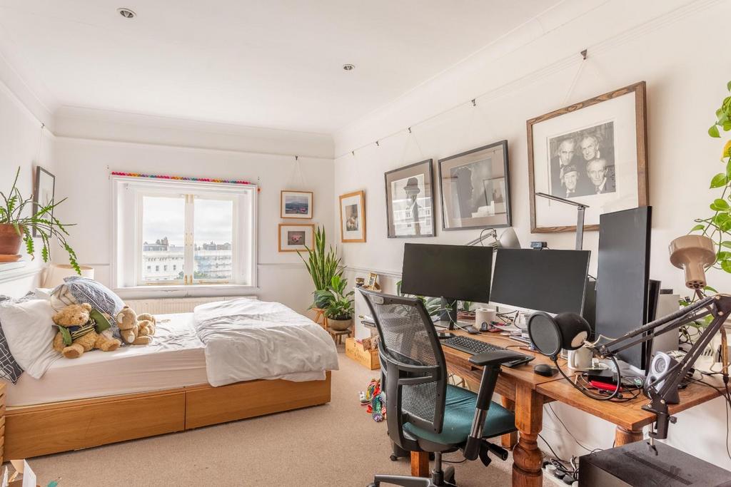 Bedroom (1).jpg