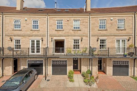 5 bedroom townhouse for sale, Scalebor Square, Burley in Wharfedale LS29