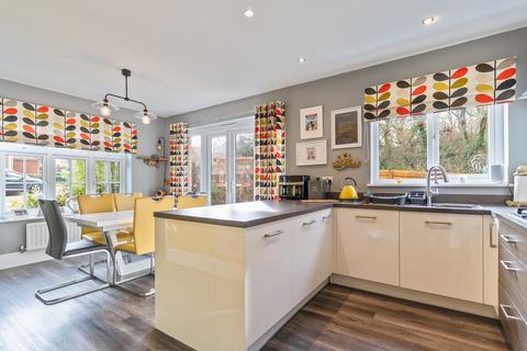 3 bedroom detached house for sale, Pen-Y-Wal Drive, Llanwern, NP18