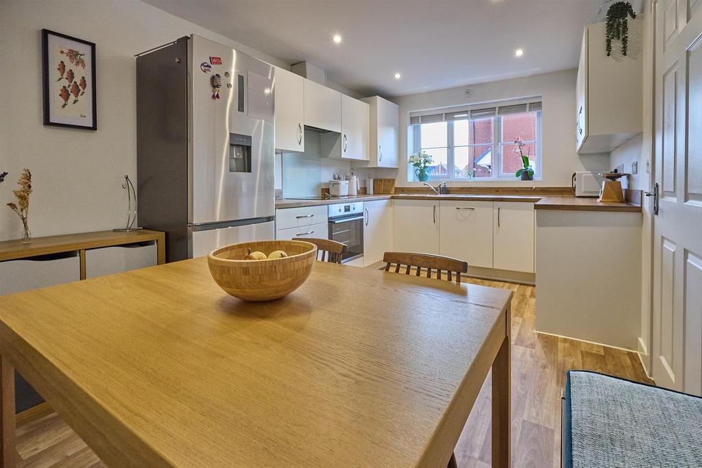 Fitted dining kitchen to front