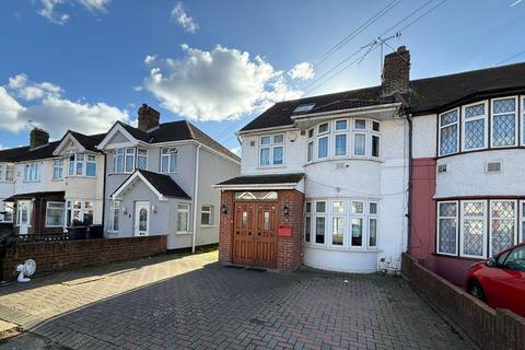 undefined, Chaucer Avenue, Hounslow TW4