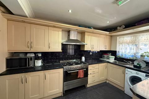 undefined, Chaucer Avenue, Hounslow TW4