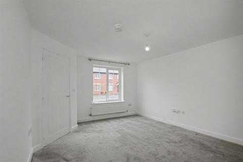 3 bedroom semi-detached house to rent, Crewe CW1