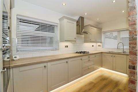 3 bedroom semi-detached house for sale, Shaftesbury Avenue, Ashgate, Chesterfield, S40
