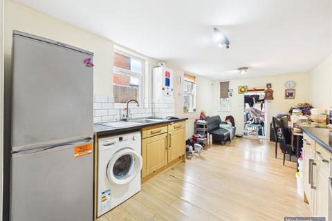 2 bedroom ground floor flat for sale, Locket Road, Harrow, HA3
