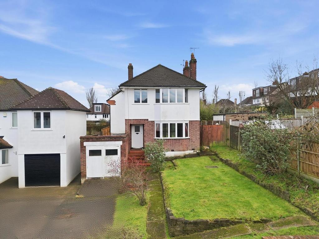 Detached house exterior, driveway, garage