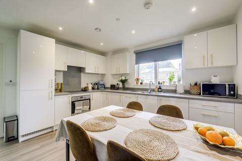 2 bedroom flat for sale, Adenmore Road, Catford, SE6