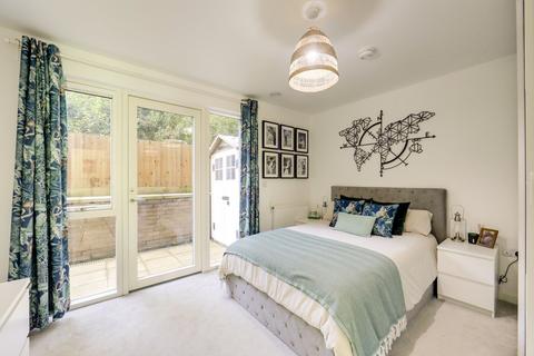 2 bedroom flat for sale, Adenmore Road, Catford, SE6
