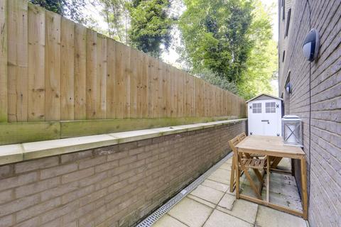 2 bedroom flat for sale, Adenmore Road, Catford, SE6