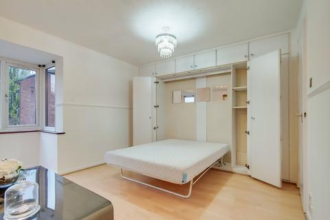 Studio to rent, Sandall Road, London W5