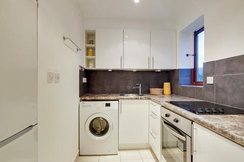 Studio to rent, Sandall Road, London W5